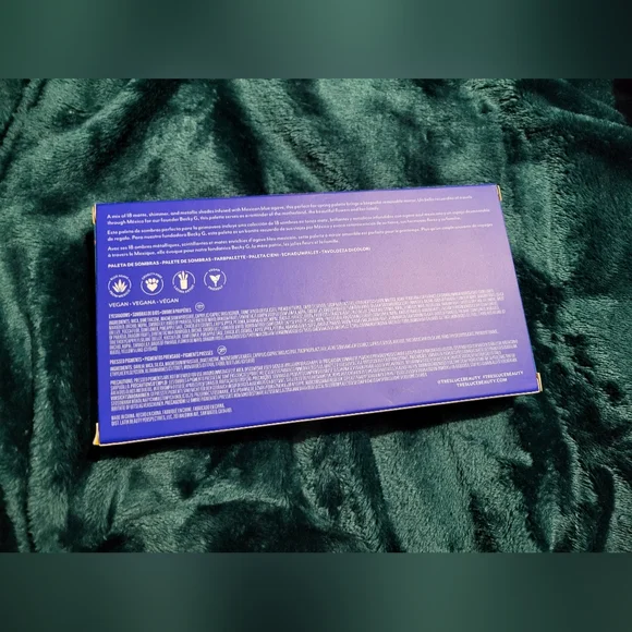 Tresluce Eyeshadow - Picture 3 of 4